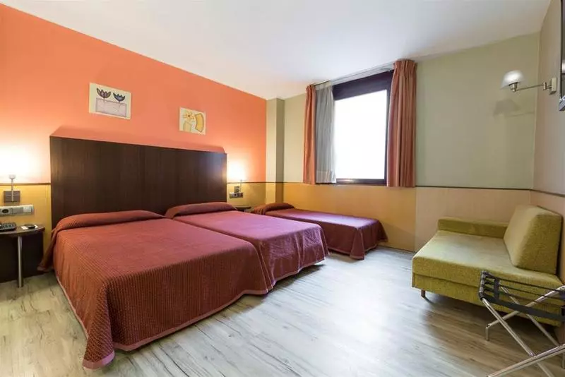 هتل Ronda Lesseps