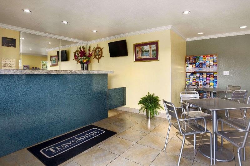 בית מלון כפרי Travelodge By Wyndham San Diego Downtown Convention Center