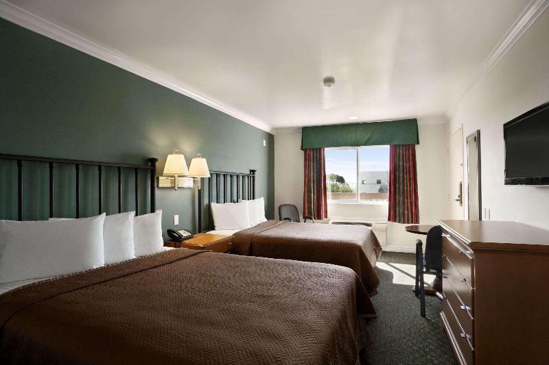 בית מלון כפרי Travelodge By Wyndham San Diego Downtown Convention Center