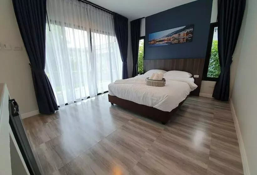 Hotelli Bannjamjuree Resort Sattahip