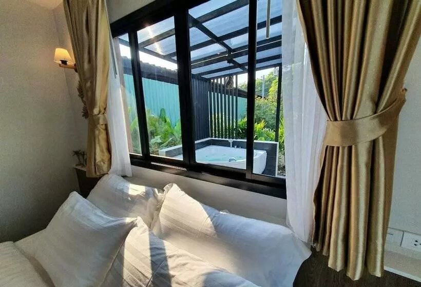 Hotelli Bannjamjuree Resort Sattahip