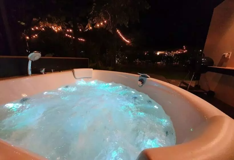 Hotelli Bannjamjuree Resort Sattahip