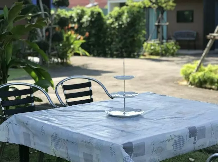 Hotelli Bannjamjuree Resort Sattahip