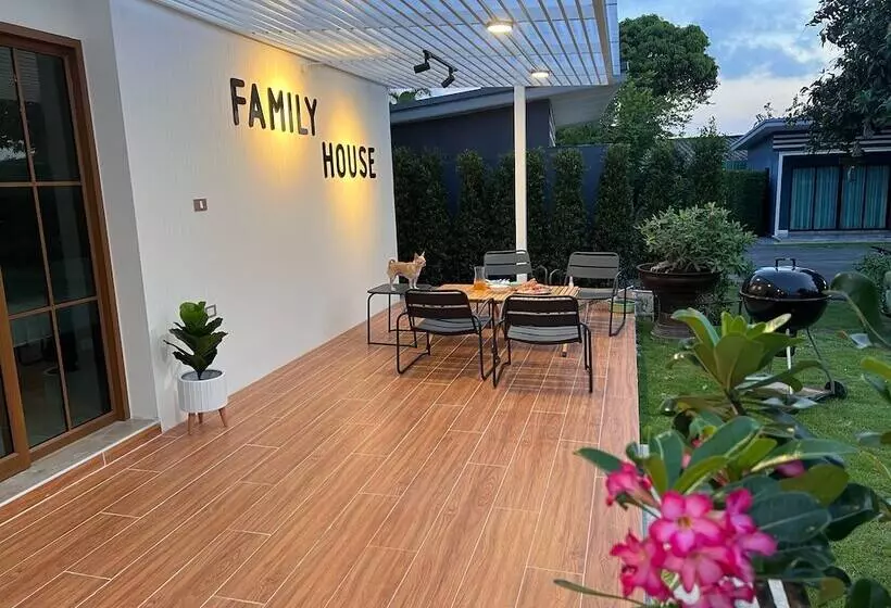 Hotelli Bannjamjuree Resort Sattahip