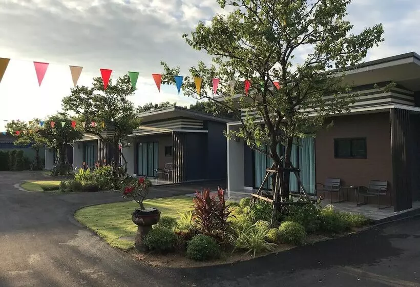 Hotelli Bannjamjuree Resort Sattahip