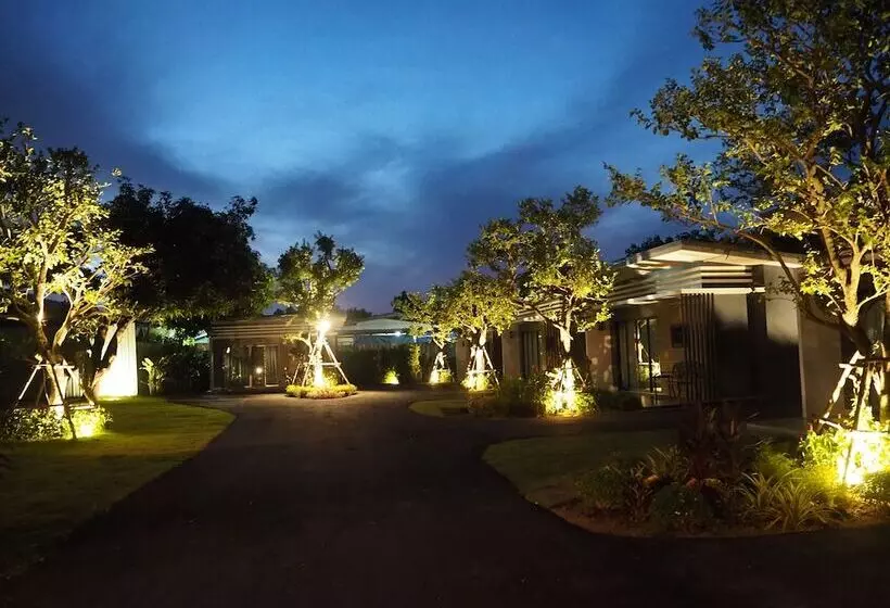 Hotelli Bannjamjuree Resort Sattahip