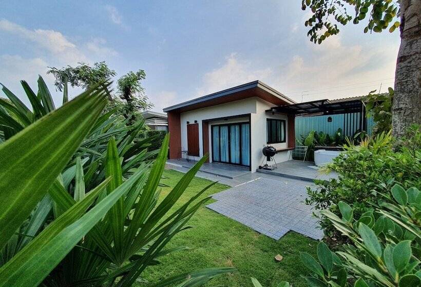 Hotel Bannjamjuree Resort Sattahip