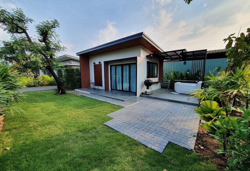 Hotel Bannjamjuree Resort Sattahip