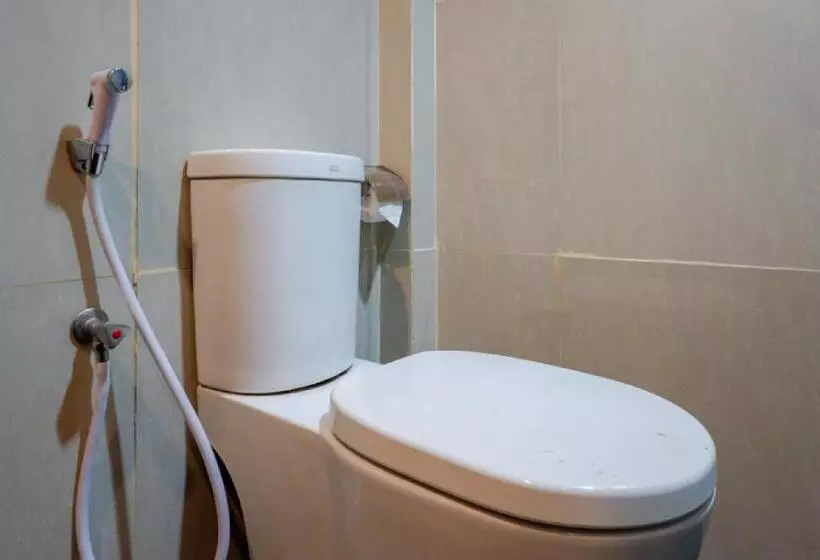 Reddoorz Plus Near Hotel Benua Kendari