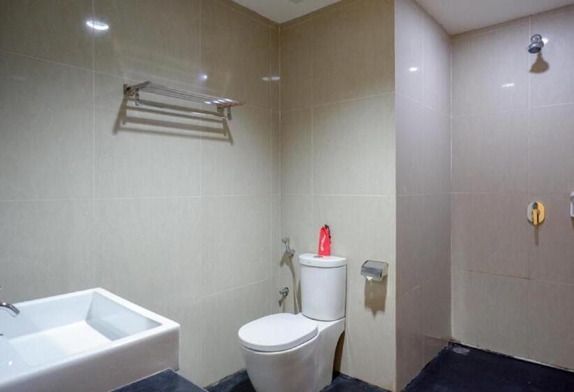 Reddoorz Plus Near Hotel Benua Kendari