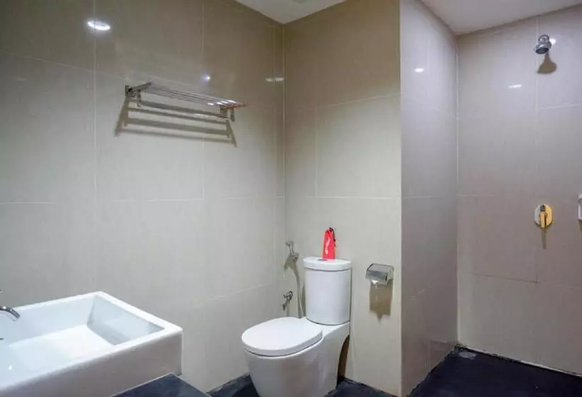 Reddoorz Plus Near Hotel Benua Kendari