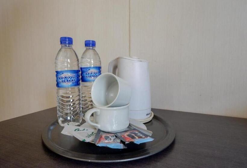 Reddoorz Plus Near Hotel Benua Kendari