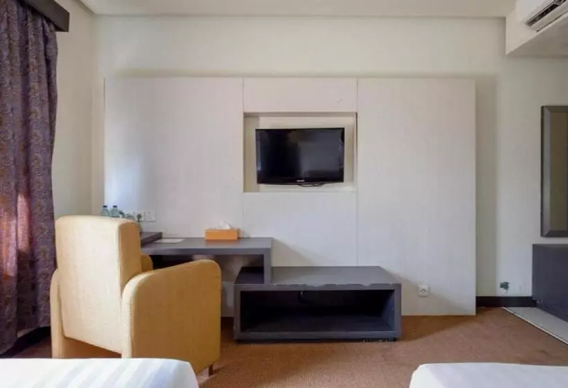 Reddoorz Plus Near Hotel Benua Kendari