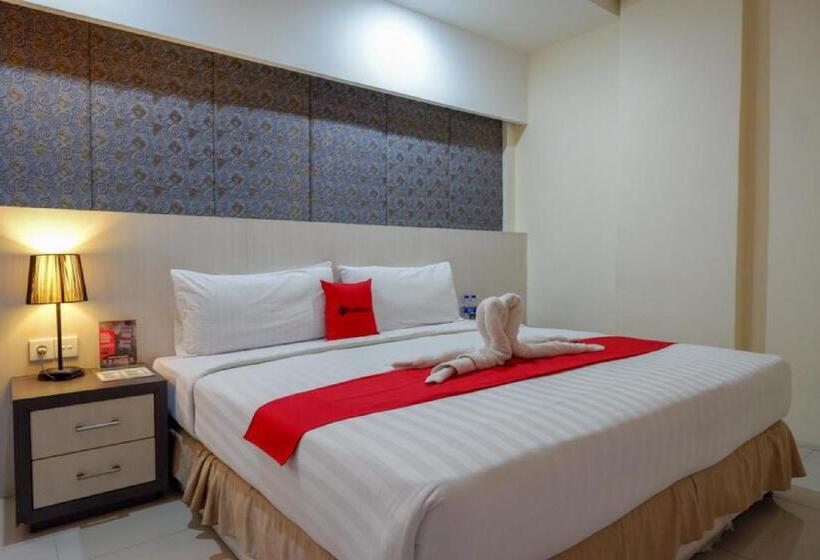 Reddoorz Plus Near Hotel Benua Kendari