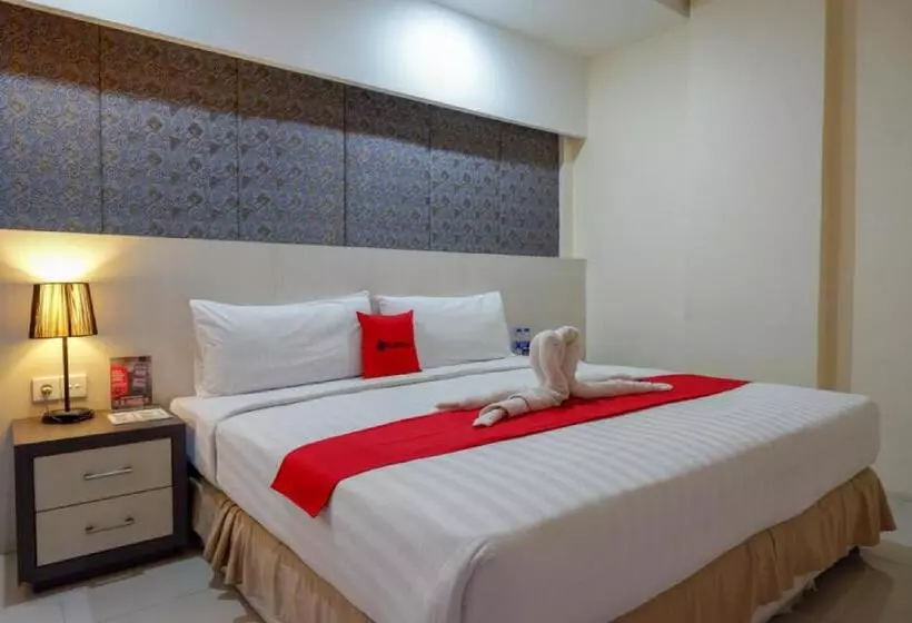 Reddoorz Plus Near Hotel Benua Kendari