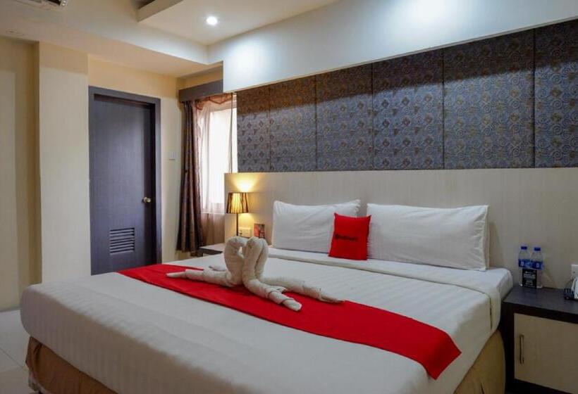 Reddoorz Plus Near Hotel Benua Kendari