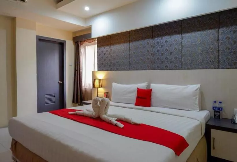 Reddoorz Plus Near Hotel Benua Kendari