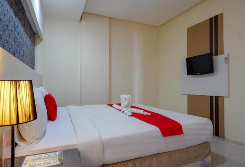 Reddoorz Plus Near Hotel Benua Kendari