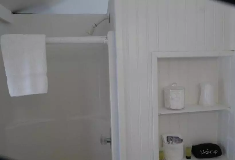 Bungalow Beach Resort