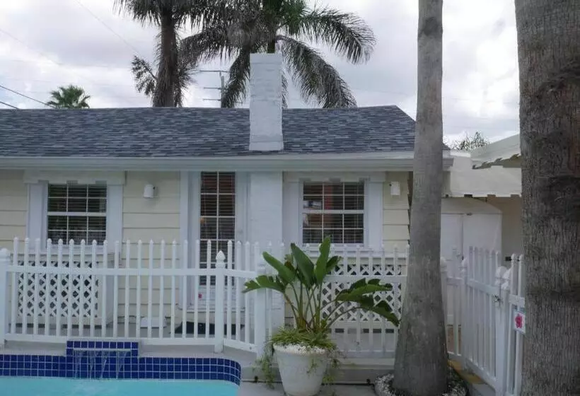 Bungalow Beach Resort