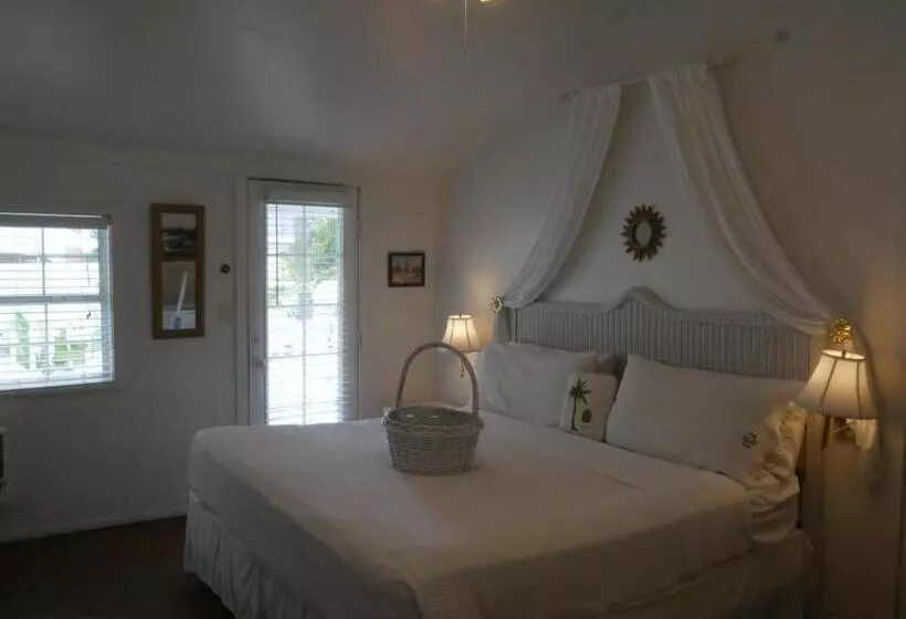 Bungalow Beach Resort