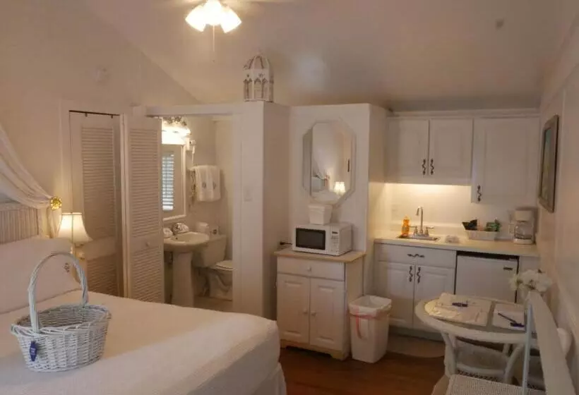 Bungalow Beach Resort