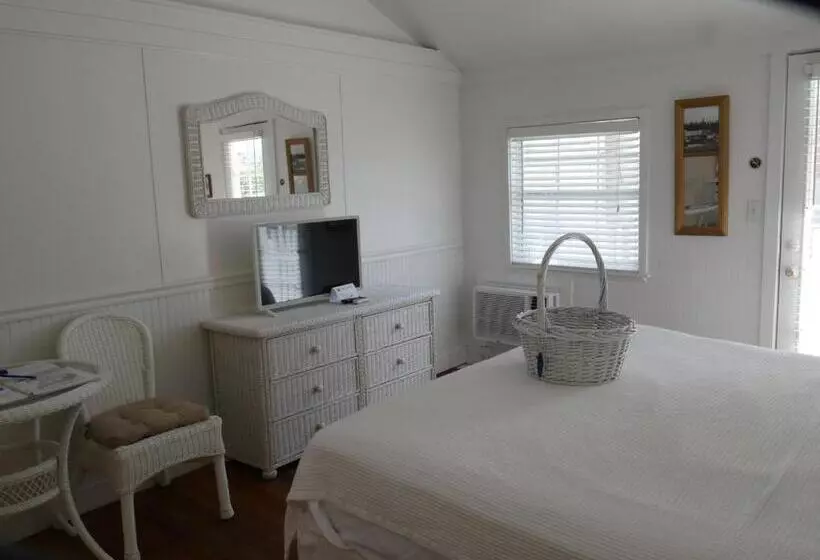 Bungalow Beach Resort