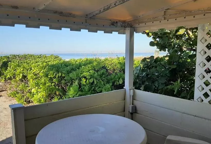 Bungalow Beach Resort