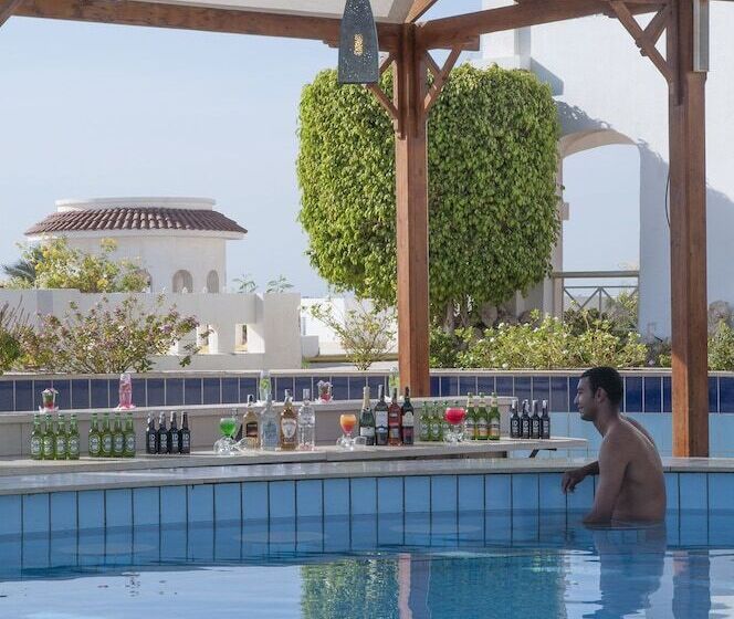 هتل Continental Plaza Beach Resort