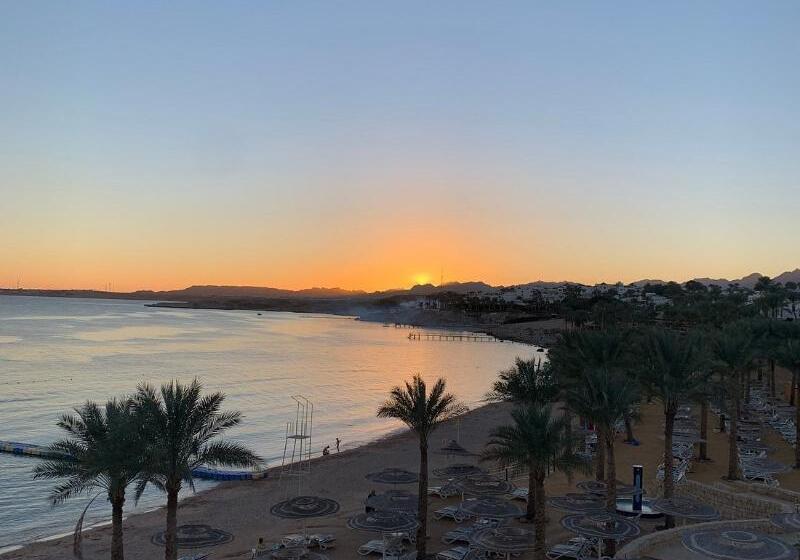 هتل Continental Plaza Beach Resort