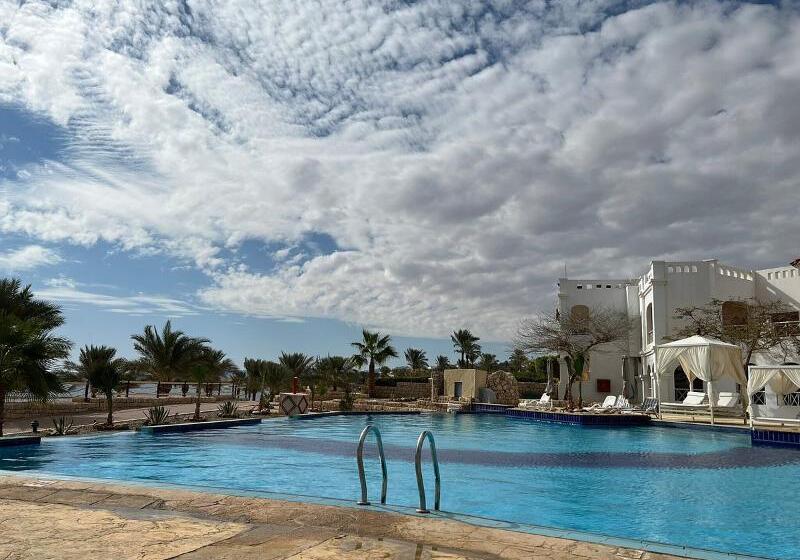 هتل Continental Plaza Beach Resort