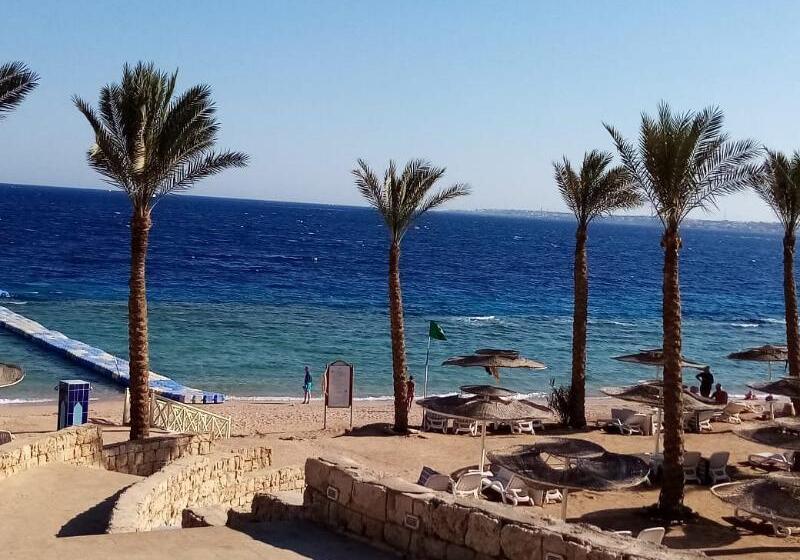 هتل Continental Plaza Beach Resort