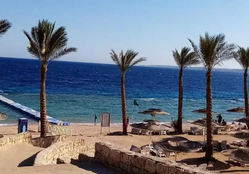 בית מלון כפרי Continental Plaza Beach Resort