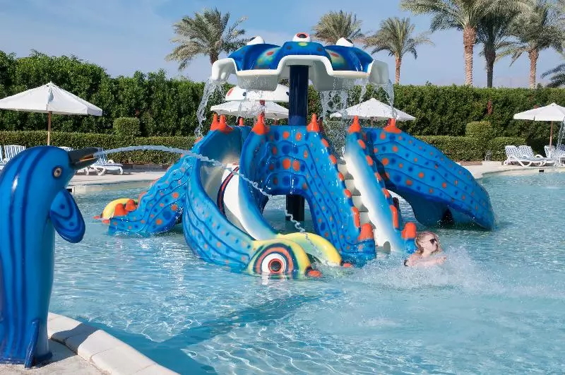 בית מלון כפרי Continental Plaza Beach Resort