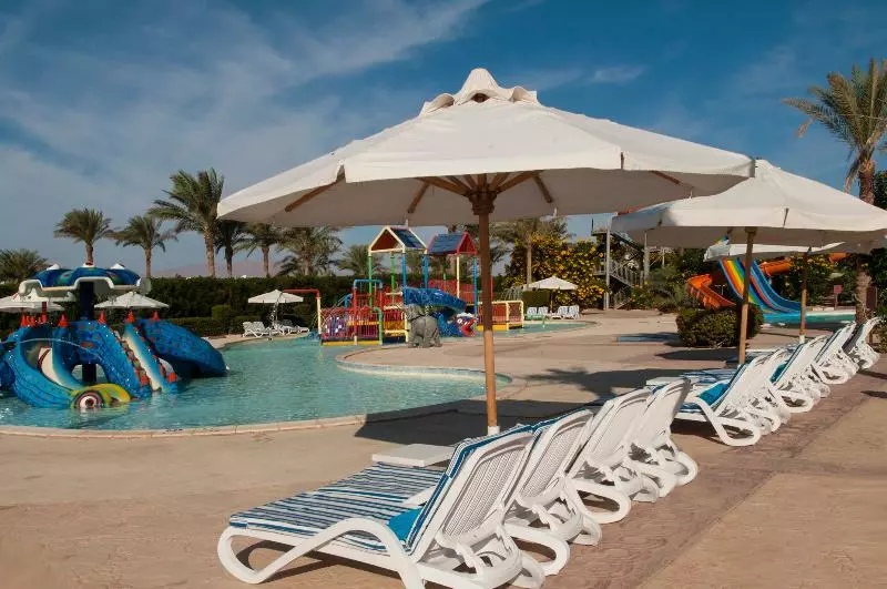 בית מלון כפרי Continental Plaza Beach Resort