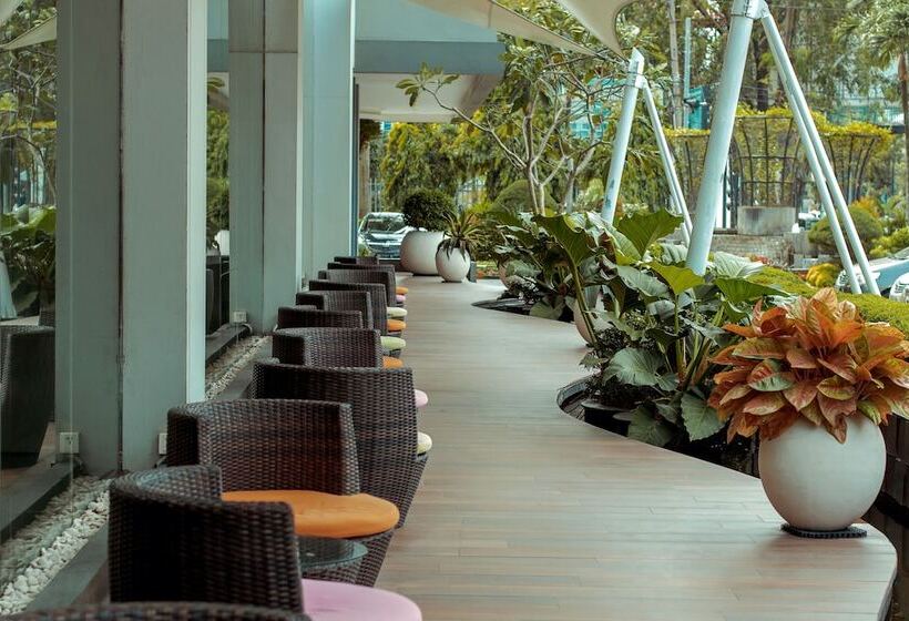 בית מלון כפרי Grand Mercure Medan Angkasa