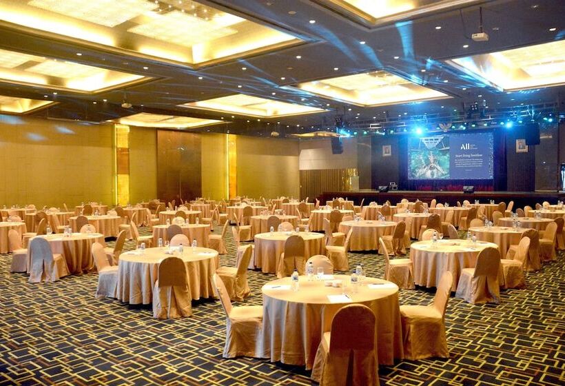 בית מלון כפרי Grand Mercure Medan Angkasa