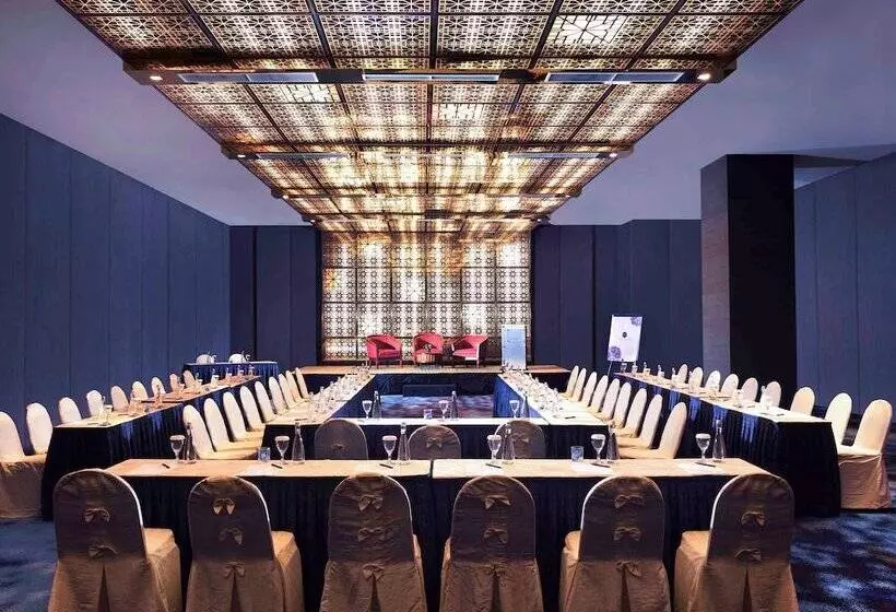 Отель Grand Mercure Medan Angkasa