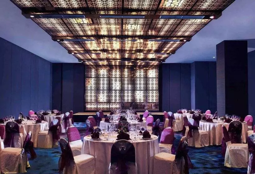 Отель Grand Mercure Medan Angkasa