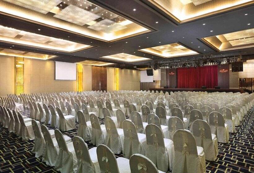 בית מלון כפרי Grand Mercure Medan Angkasa