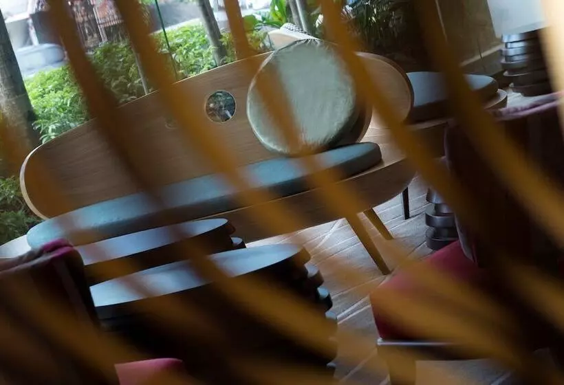 Отель Grand Mercure Medan Angkasa