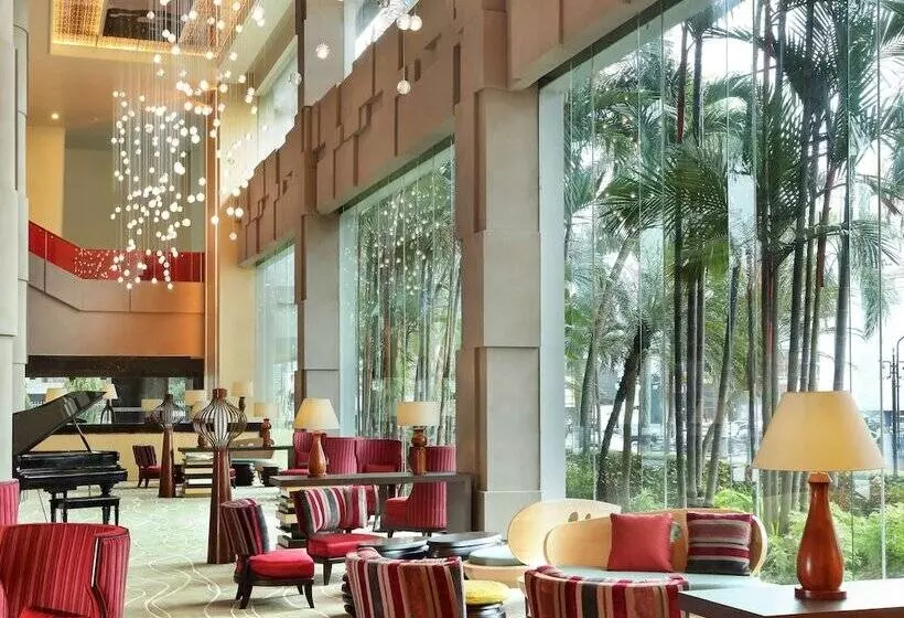 Отель Grand Mercure Medan Angkasa
