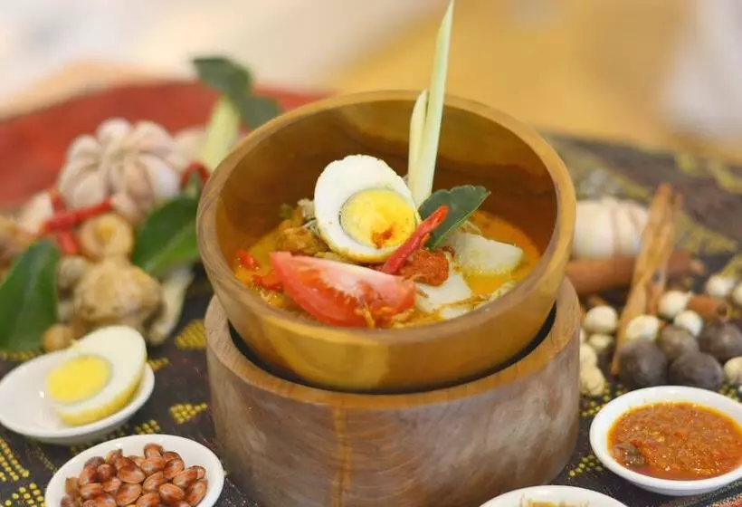 Отель Grand Mercure Medan Angkasa