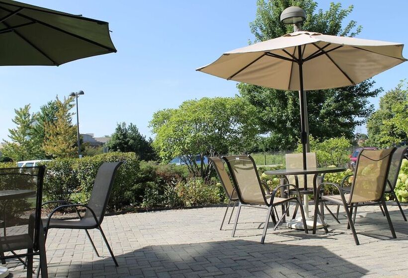 Отель Hilton Garden Inn Addison