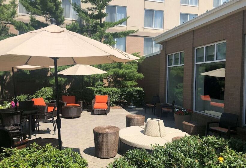 Отель Hilton Garden Inn Addison