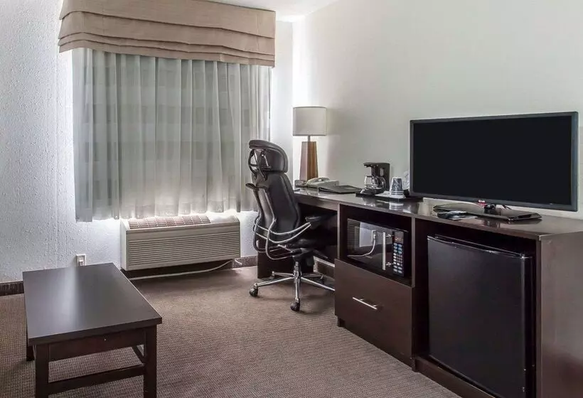 Отель Sleep Inn & Suites Near I 90 And Ashtabula