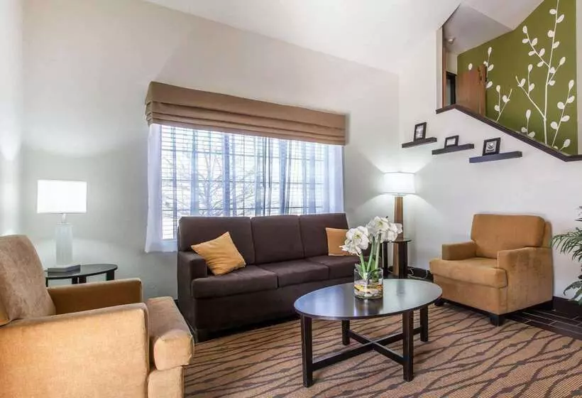 Отель Sleep Inn & Suites Near I 90 And Ashtabula