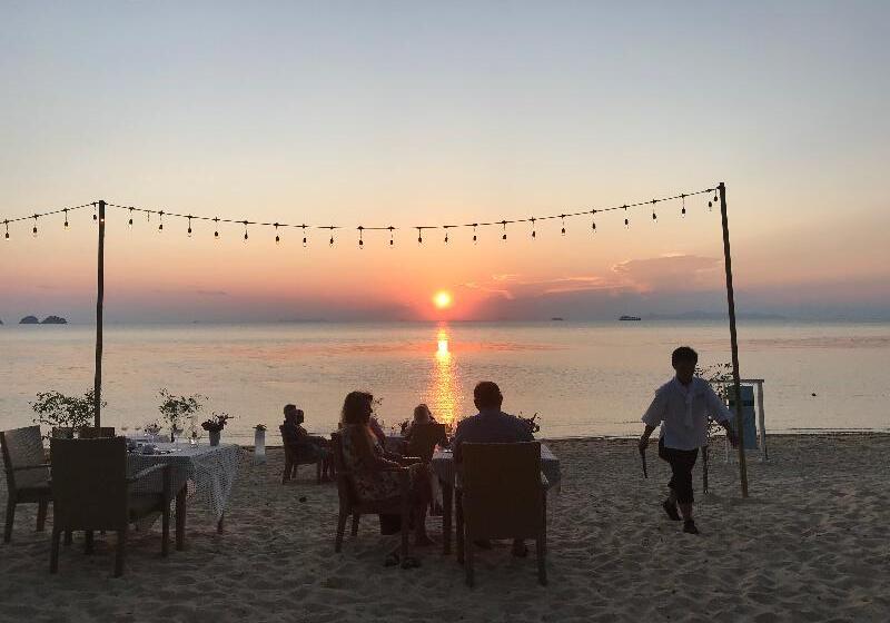 호텔 The Sunset Beach Resort & Spa Taling Ngam