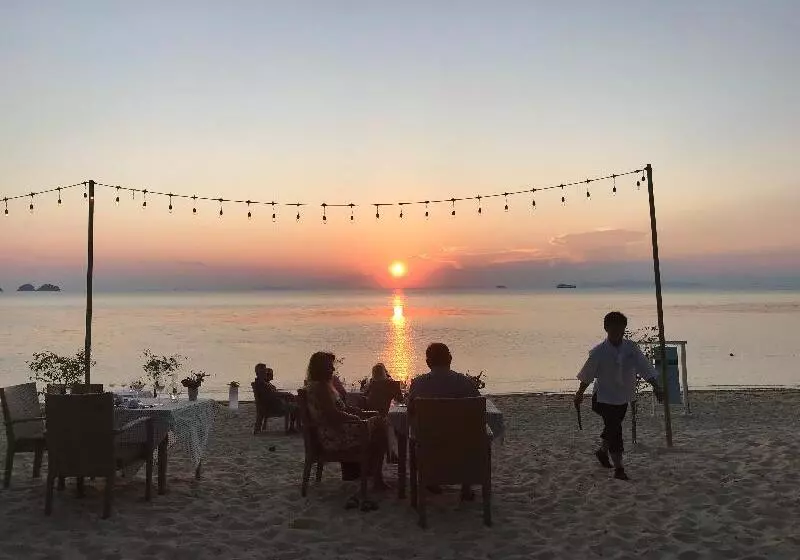 Szálloda The Sunset Beach Resort & Spa Taling Ngam