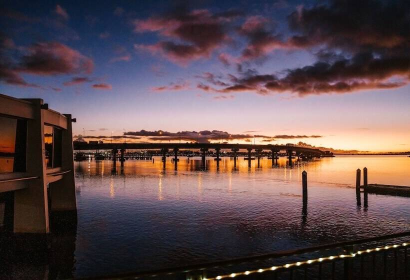 בית מלון כפרי Trinity Wharf Tauranga